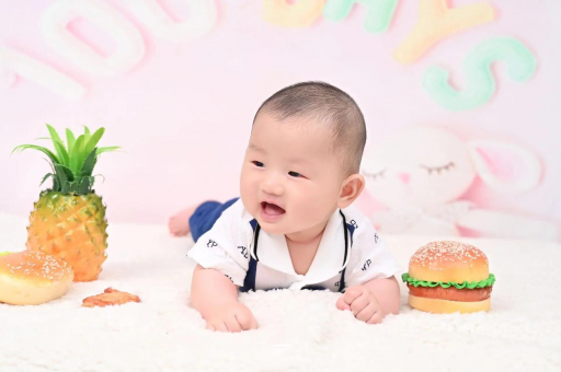 老河口宝宝在妈妈肚子里
